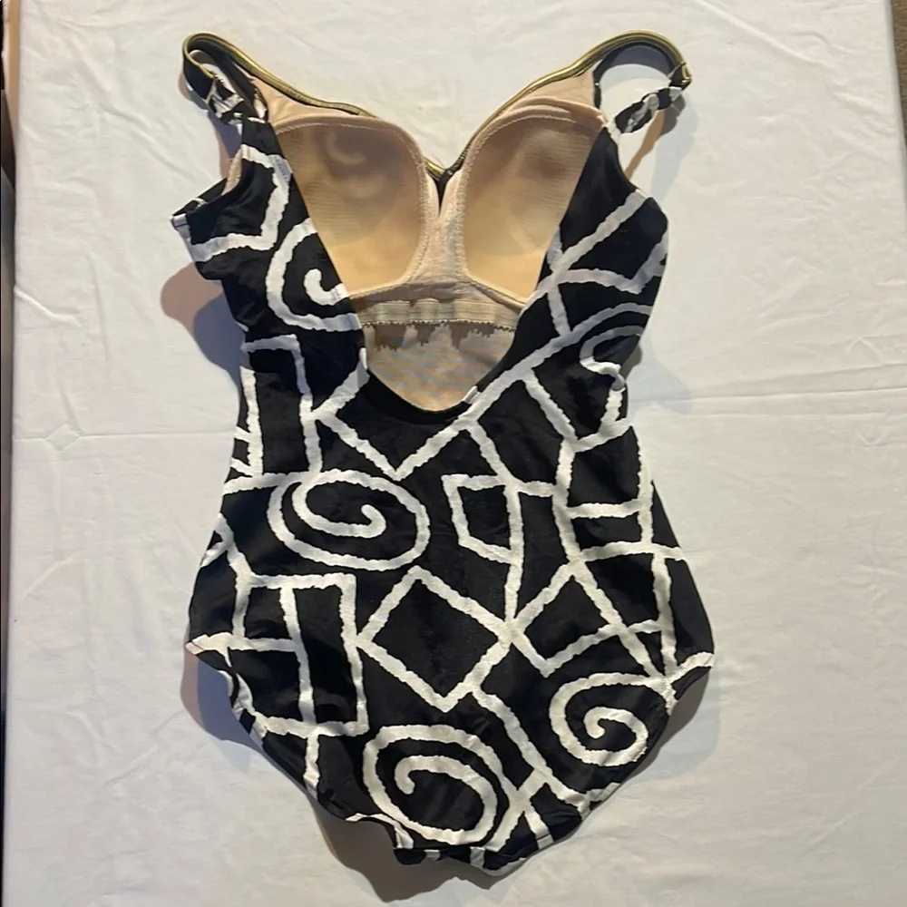 Black and White Geometric One-Piece Swimsuit - Picture 7 of 11